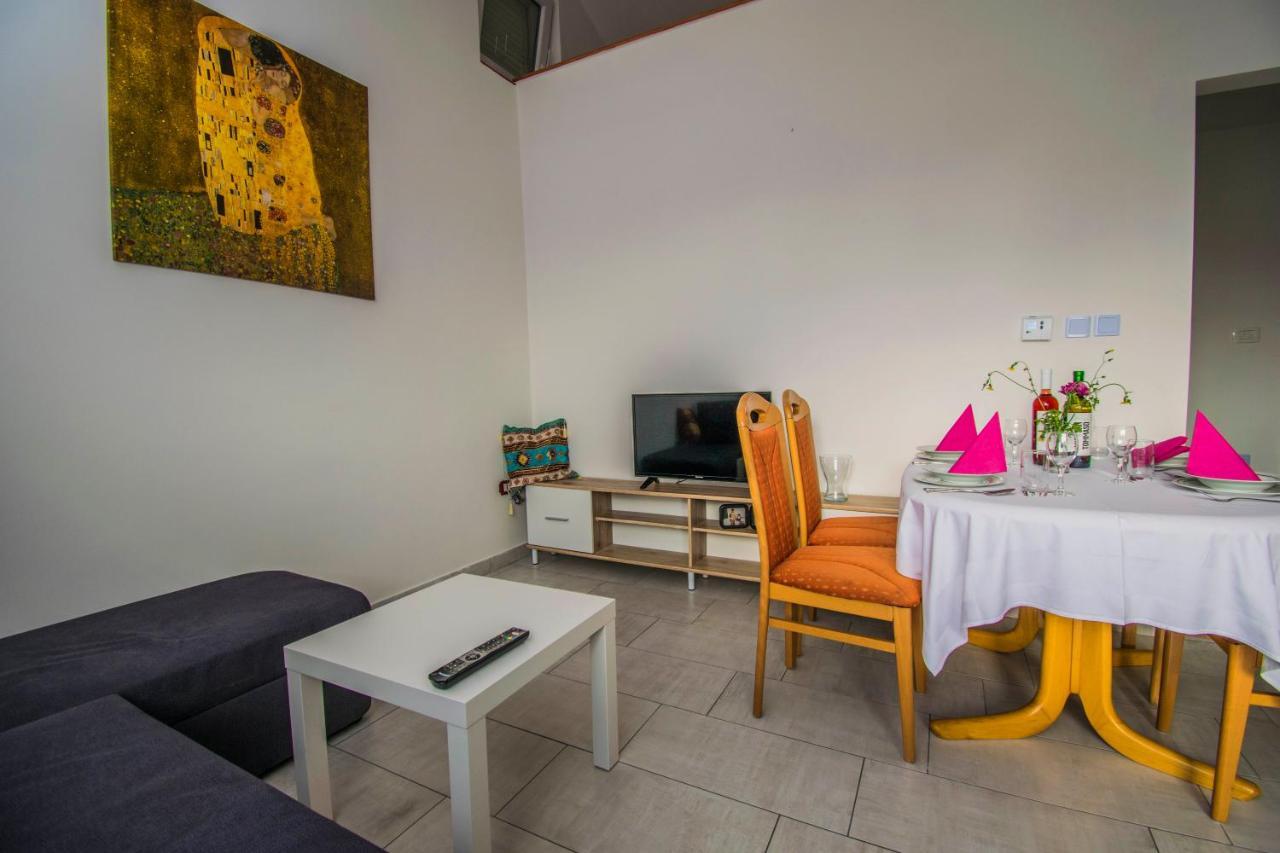 Apartments Relax Near Abbázia Kültér fotó